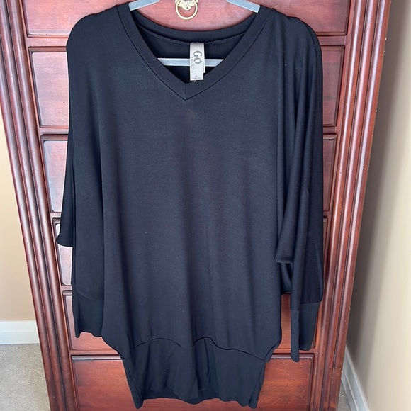 Go Couture Tunic (NWOT) - Picture 4 of 12